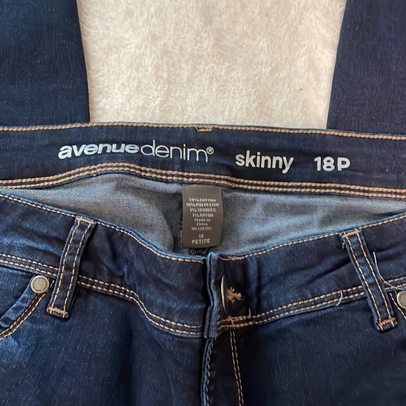Ladies Avenue 18 dark denim petite skinny jeans. - Picture 4 of 4